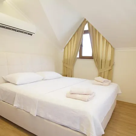 5br, With Private Pool *